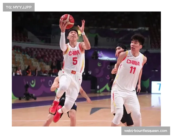 CBA联赛完全采用国际篮联规则，比赛时间调整为4×10分钟